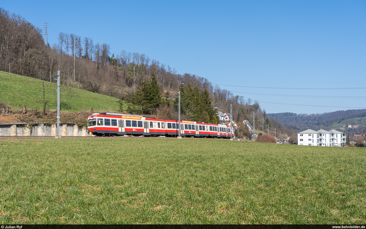 WB BDe 4/4 16 am 28. Februar 2021 zwischen Hirschlang und Weidbächli.<br>
Noch bis am 5. April 2021 ist die alte Waldenburgerbahn auf 75 cm Spurweite in Betrieb. Danach wird die Strecke während 1.5 Jahren komplett auf Meterspur umgebaut und gleichzeitig umfassend modernisiert.