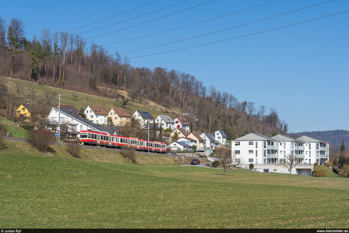 WB BDe 4/4 16 am 28. Februar 2021 zwischen Weidbächli und Hirschlang.<br>
Noch bis am 5. April 2021 ist die alte Waldenburgerbahn auf 75 cm Spurweite in Betrieb. Danach wird die Strecke während 1.5 Jahren komplett auf Meterspur umgebaut und gleichzeitig umfassend modernisiert.