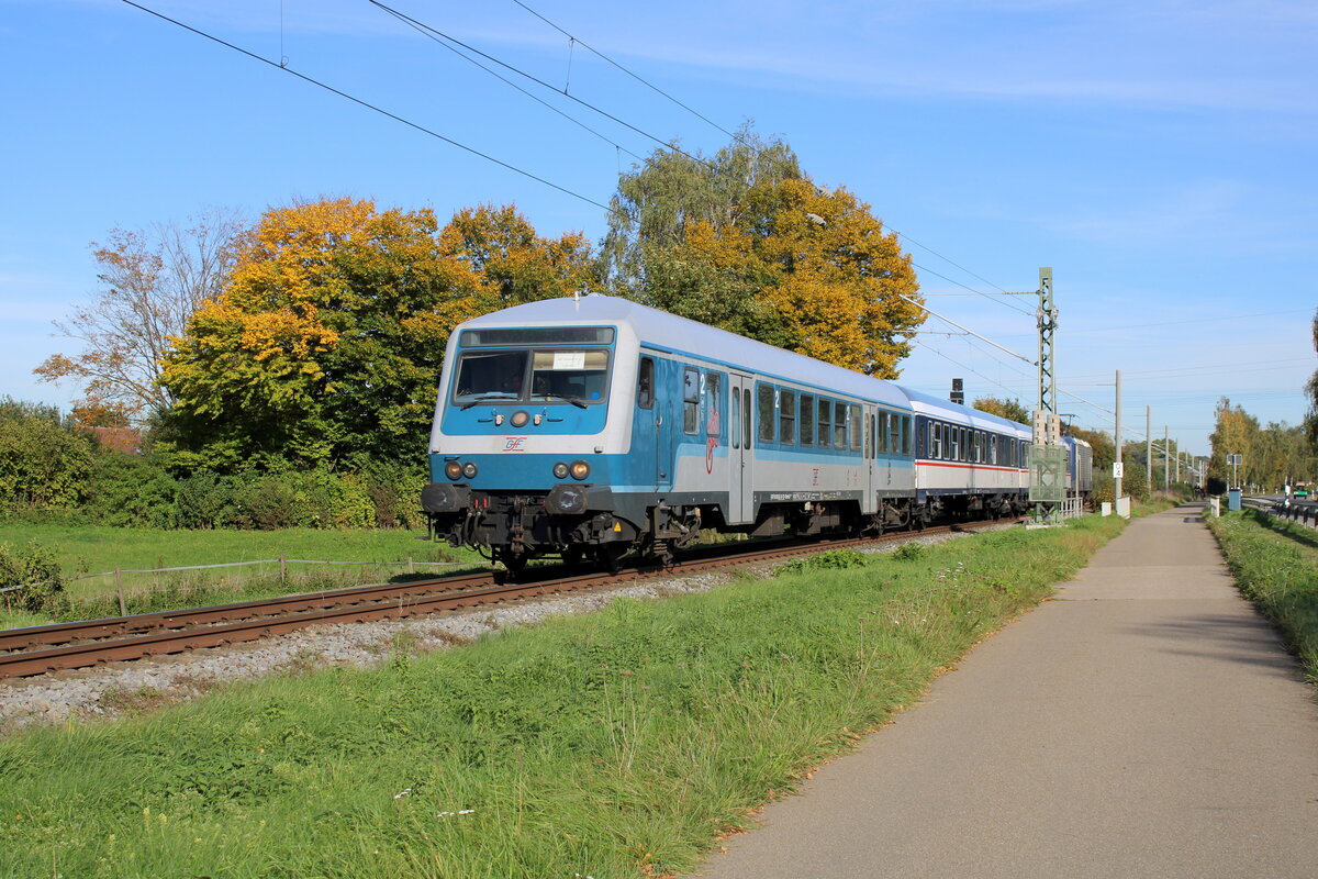WEE 143 295-4 schiebt ihren Ersatzzug auf der RS21 von Laupheim Stadt kommend in den Bahnhof Laupheim West zur Fahrt nach Biberach(Riß)Süd.