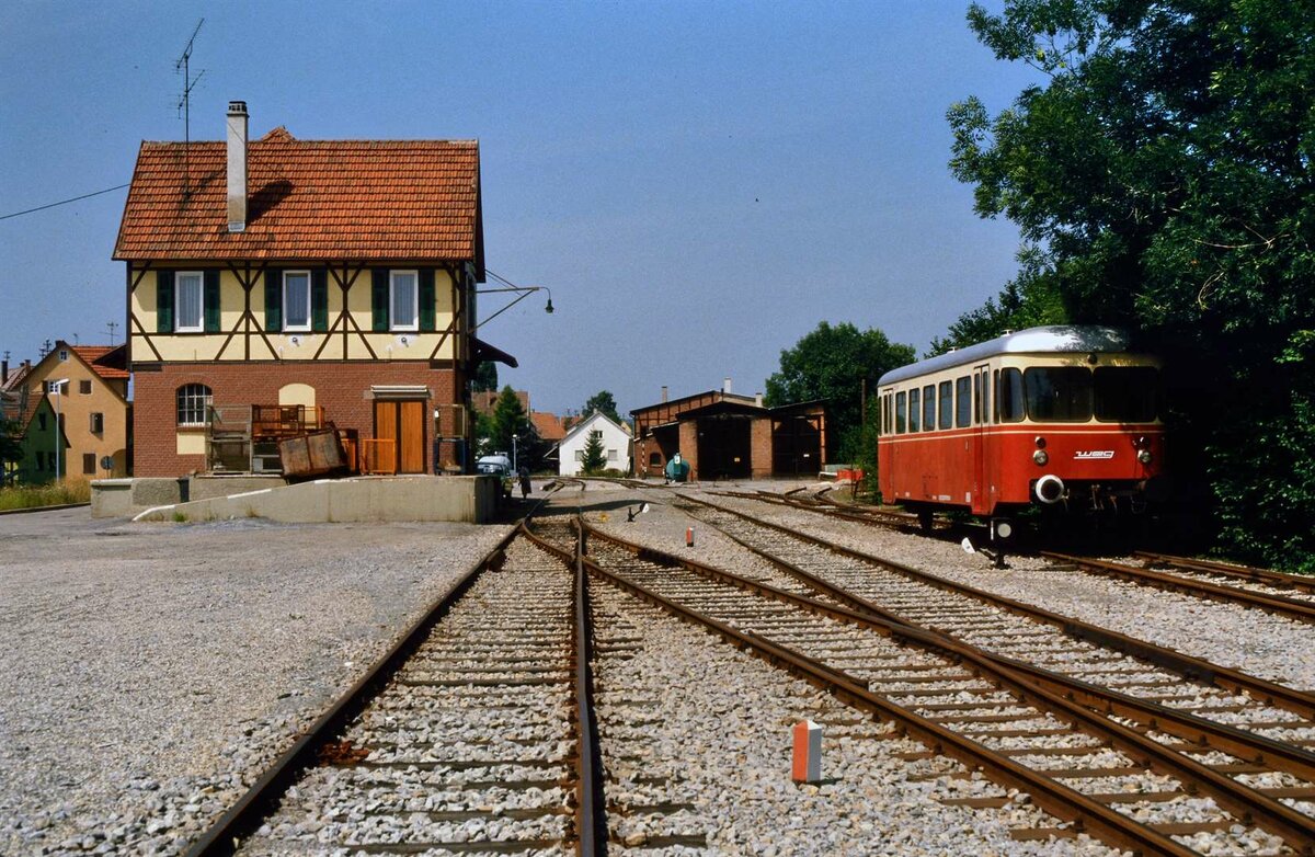 WEG-Nebenbahn Vaihingen/Enz-Enzweihingen: VS 208 im Bahnhof Enzweihingen, 22.07.1984