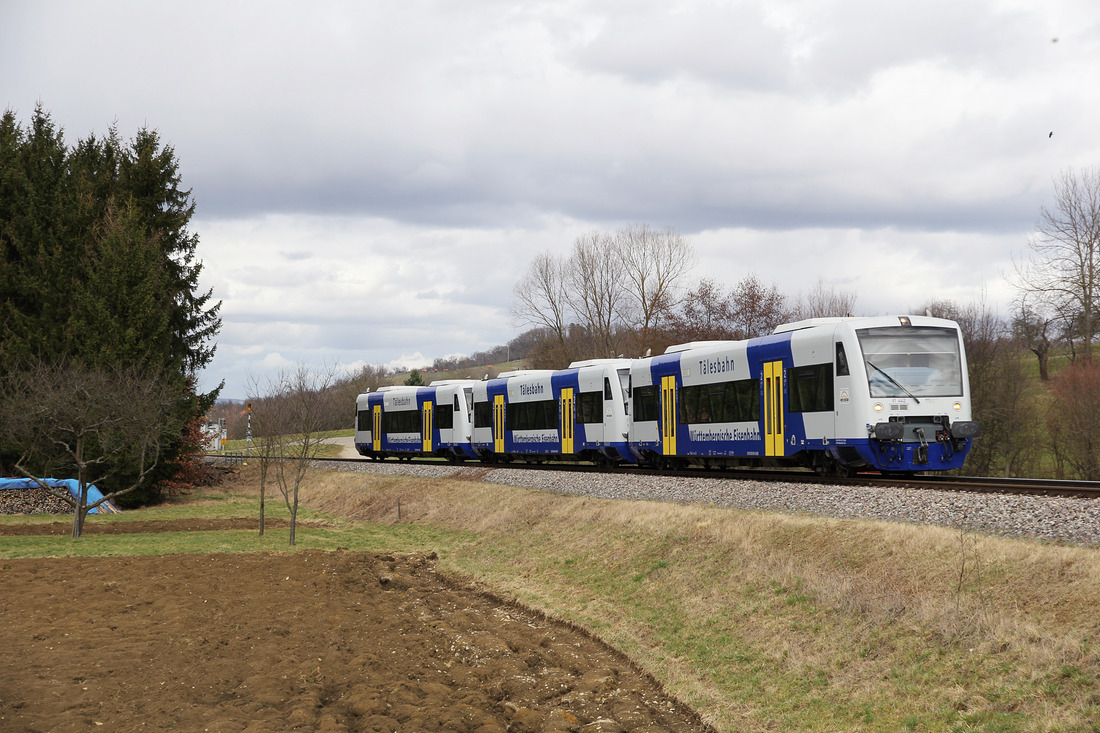WEG (Tälesbahn) VT 442 + 446 + 445 // Aufgenommen zwischen den Stationen Neuffen und Linsenhofen. // 16. März 2018
