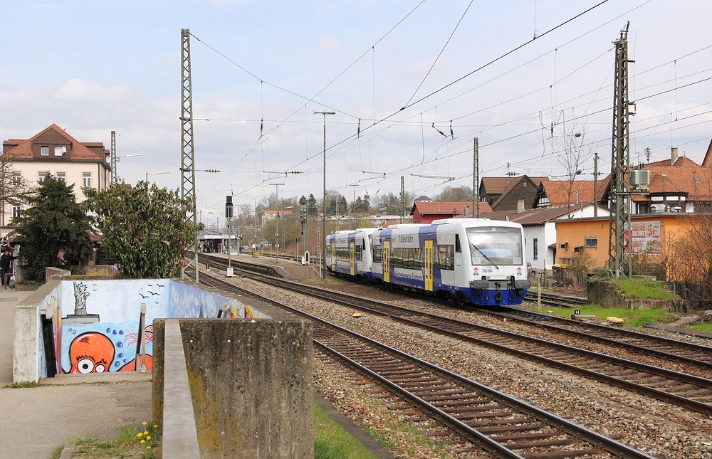 WEG VT 445 (führend) + VTT 446 erreichen soeben den Nürtinger Bahnhof.
Nach kurzer Wendepause geht es zurück nach Neuffen.
Aufnahmedatum: 05.04.2016