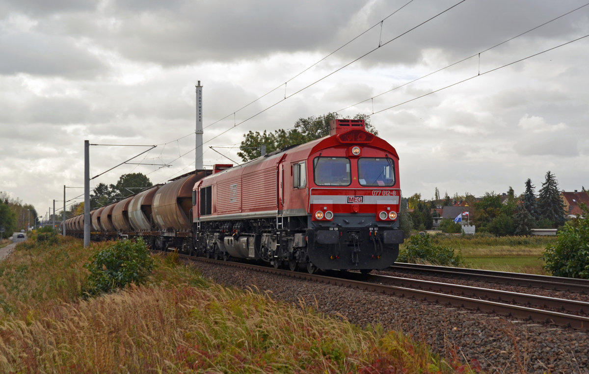 Wegen Bauarbeiten auf der Strecke Halle(S) - Halberstadt wurde der Kalkzug nach Blankenburg am 03.10.18 über Dessau nach Magdeburg geführt. Hier durchfährt der mit MEG-Class 66 077 012 geführte Zug Jeßnitz.