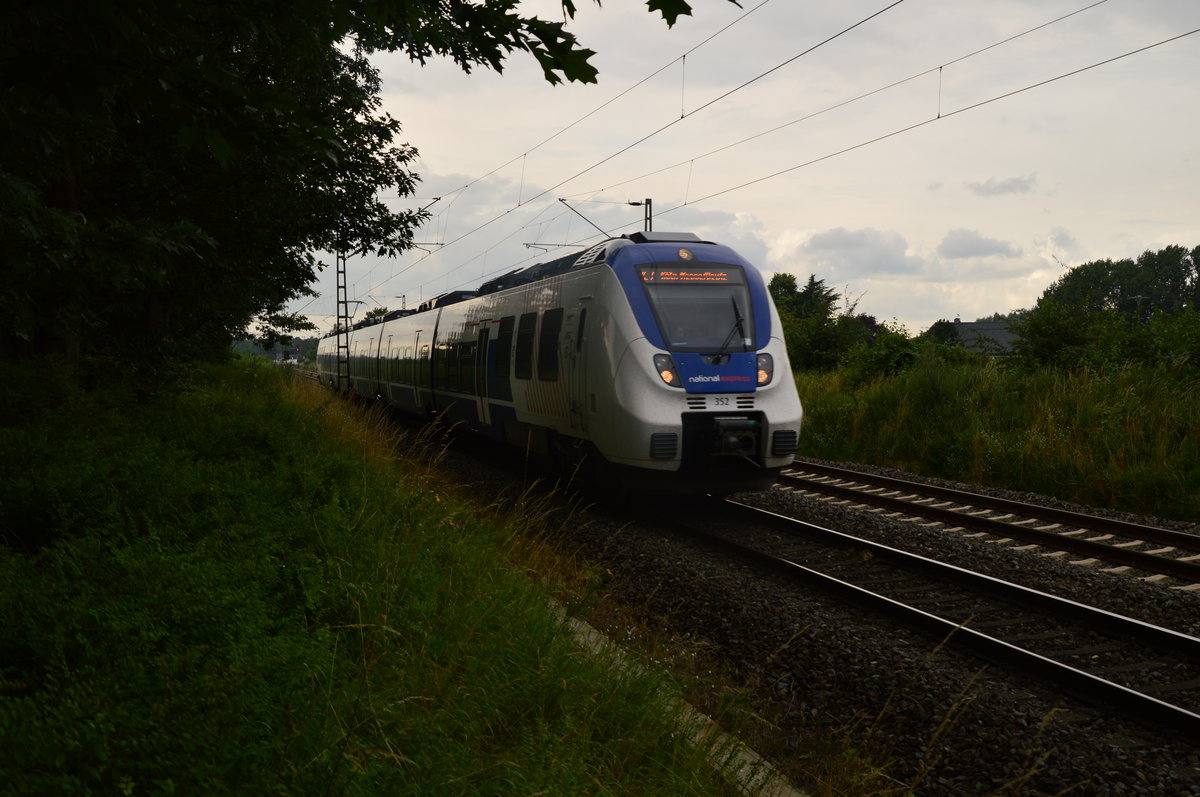 Wegen Bauarbeiten hat dieser RE7 Hamster nur Auslauf bis Köln Deutz Messe.
Broicherseite den 13.7.2016