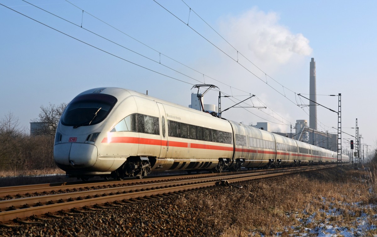 Wegen Bauarbeiten in Hohenthurm, gelegen an der Strecke Bitterfeld - Halle, wurde der Personenverkehr am 07.02.15 über Delitzsch umgeleitet. Hier passiert der ICE 1207 nach Innsbruck Delitzsch Richtung Halle(S). 