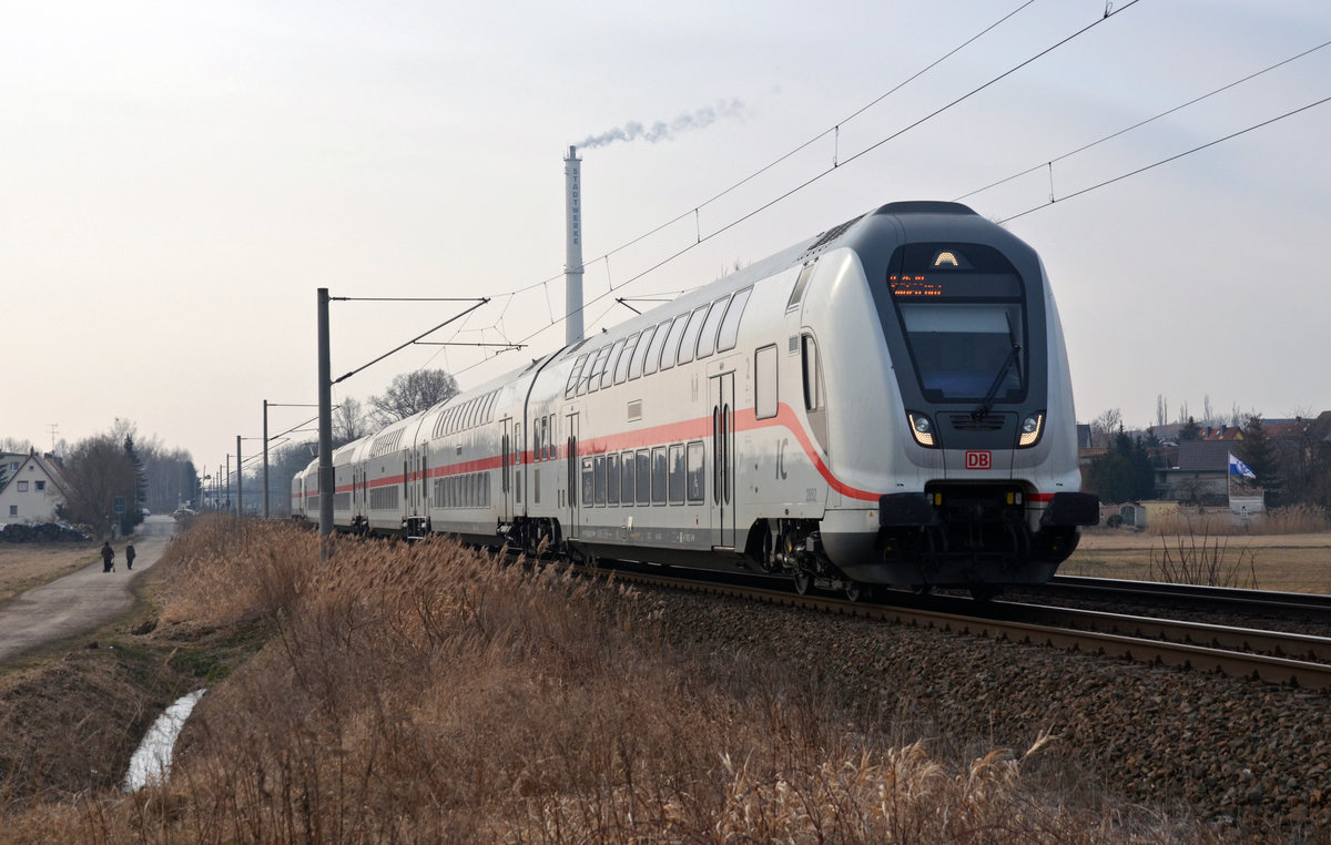 Wegen Bauarbeiten im Raum Magdeburg wurde der Fernverkehr am 04.03.18 statt über Köthen von Leipzig aus über Bitterfeld und Dessau nach Magdeburg umgeleitet. Hier passiert der IC 2430 nach Emden die Region Jeßnitz.