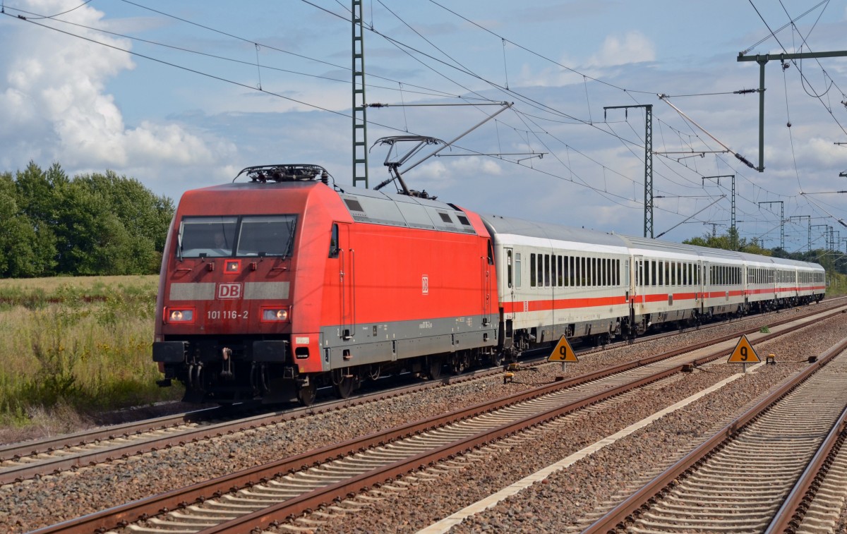 Wegen Bauarbeiten wurde am 24.08.14 der Fernverkehr der Linie Halle(S)-Magdeburg über Dessau umgeleitet. Mit dem IC 2036 nach Norddeich Mole fuhr 101 116 durch Rodleben Richtung Magdeburg.