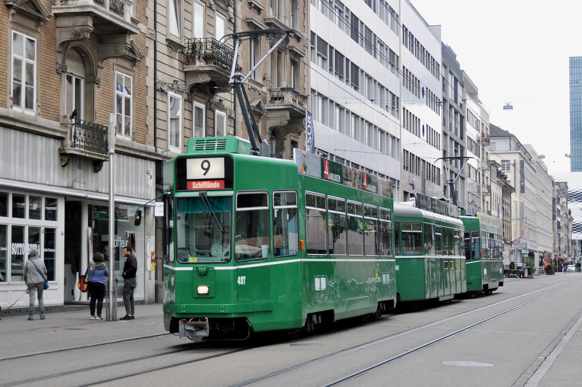 Wegen der Baustellt am Steinenberg wird die Linie 9 eingeführt. Sie fährt vom Eglisee bis zur Schifflände. Hier fährt die Doppeltraktion, mit dem Be 4/4 497, dem B4S 1491 und dem Be 4/4 499 zur Haltestelle am Claraplatz. Die Aufnahme stammt vom 17.09.2017.