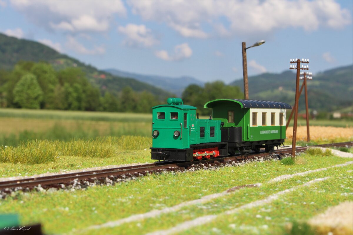 Wegen des trocknen Wetters fuhr hinter dem Pfingstsonderzug am 7.6.1987 die VL3 als Brandbeobachtung von Wildbach nach Frauental-Bad Gams hier in der Haltestelle Geiperdorf-Wildbachberg.
Im Laßnitzer Wald und kurz hinter Bösenbach wurden kleinere Brände gelöscht.