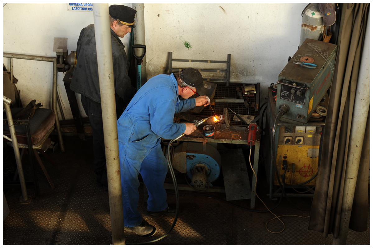 Wegen einem Leck an der Hauptspeiseleitung mussten am Abend des 8.10.2015 bei 06-018 in Nova Gorica kleinere Reparaturen durchgeführt werden.