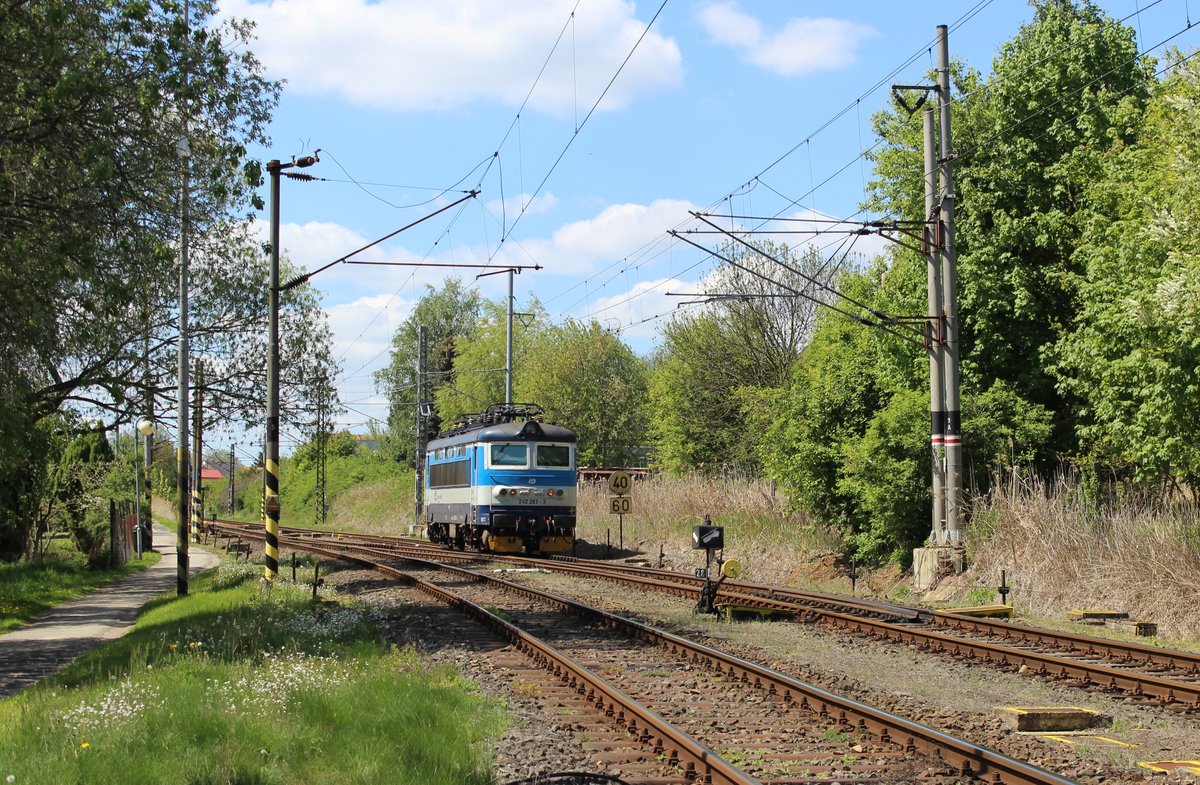 Wegen einer Sperre zwischen Planá u Mariánských Lázní und Mariánské Lázně fuhr am 13.05.19 die 242 267-3 den Pendolino Ersatz (SC 512) nach Františkovy Lázně. Hier ist die Lok in Františkovy Lázně beim umsetzen zu sehen. Es ist sehr selten, heute noch eine 242 in Františkovy Lázně anzutreffen.