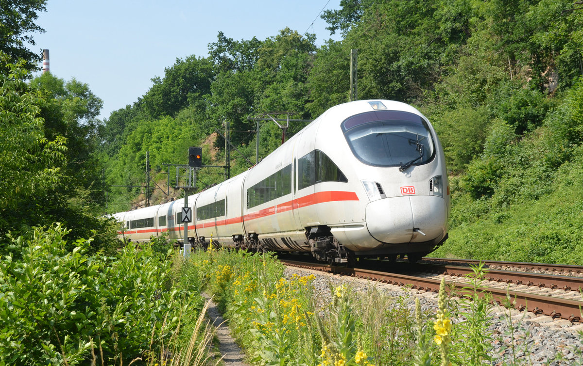 Wegen der Sperrung des Hbf Erfurt wurde der Fernverkehr am 22.06.19 über den Frankenwald umgeleitet. Hier passiert ein ICE-T auf dem Weg Richtung Naumburg Kahla.
