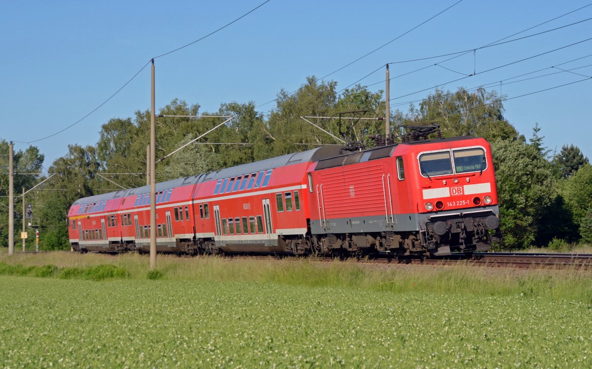 Wegen einer Streckensperrung bei Greppin wurde ein RE von Magdeburg nach Leipzig am 31.05.14 über Wittenberg nach Leipzig gefahren. Mit einiger Verspätung durcheilt der RE Burgkemnitz.