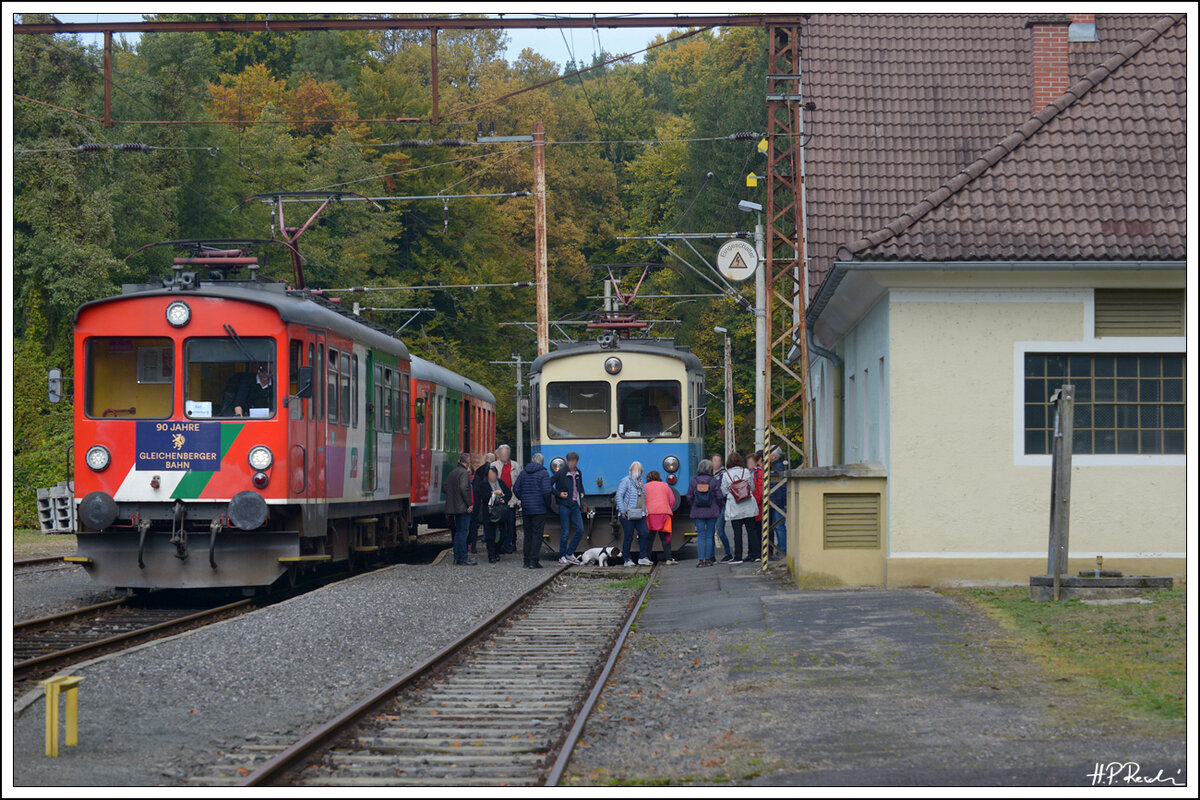 Wegen der Vorfahrt des Planzuges (ET 2) von Feldbach nach Bad Gleichenberg, musste am 23.10.2021 ET 1 in Gans  auf die Seite  gestellt werden.