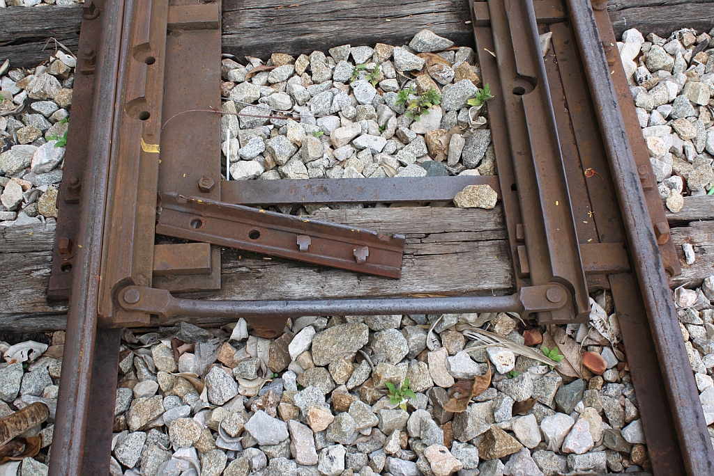 Weichenhilfssperre (Modell  Thai Solid ) im Bf. Surat Thani am 19.Mai 2013.