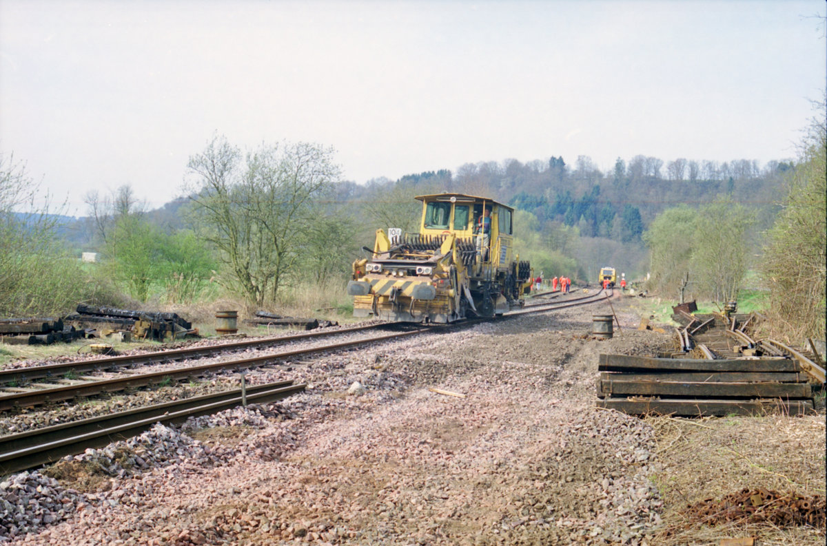 Weichenrückbau im April 2000 in Bierbach auf der Strecke Rohrbach/Saar - Zweibrücken.