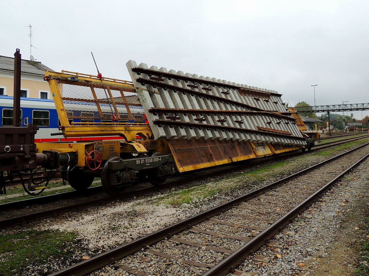 Weichentransportwagen 99 81 9358 009-4, mit einbaufertiger Weiche für Bhf. Ried i.I.; 151015