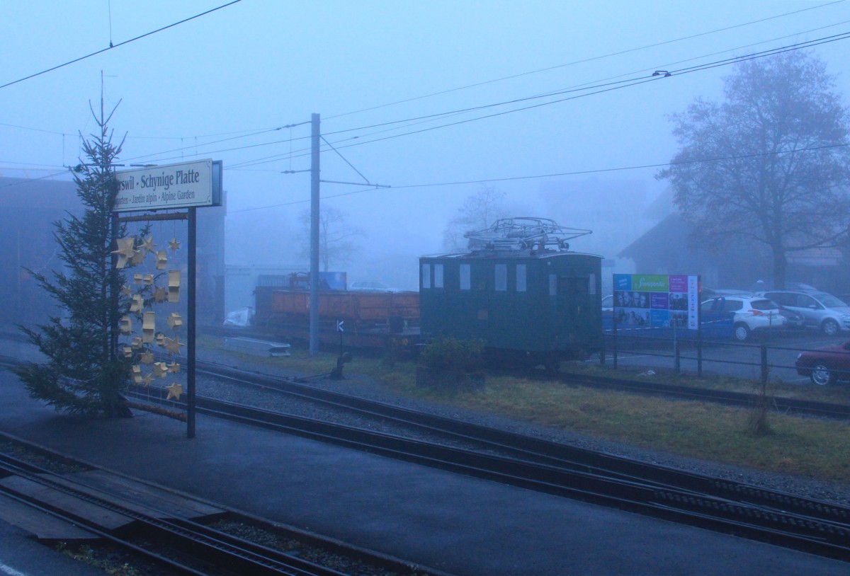 Weihnachten auf der Schynigen Platte Bahn. Die einstige Wengernalpbahn-Lok 63 in Wilderswil, 22.Dezember 2015. 