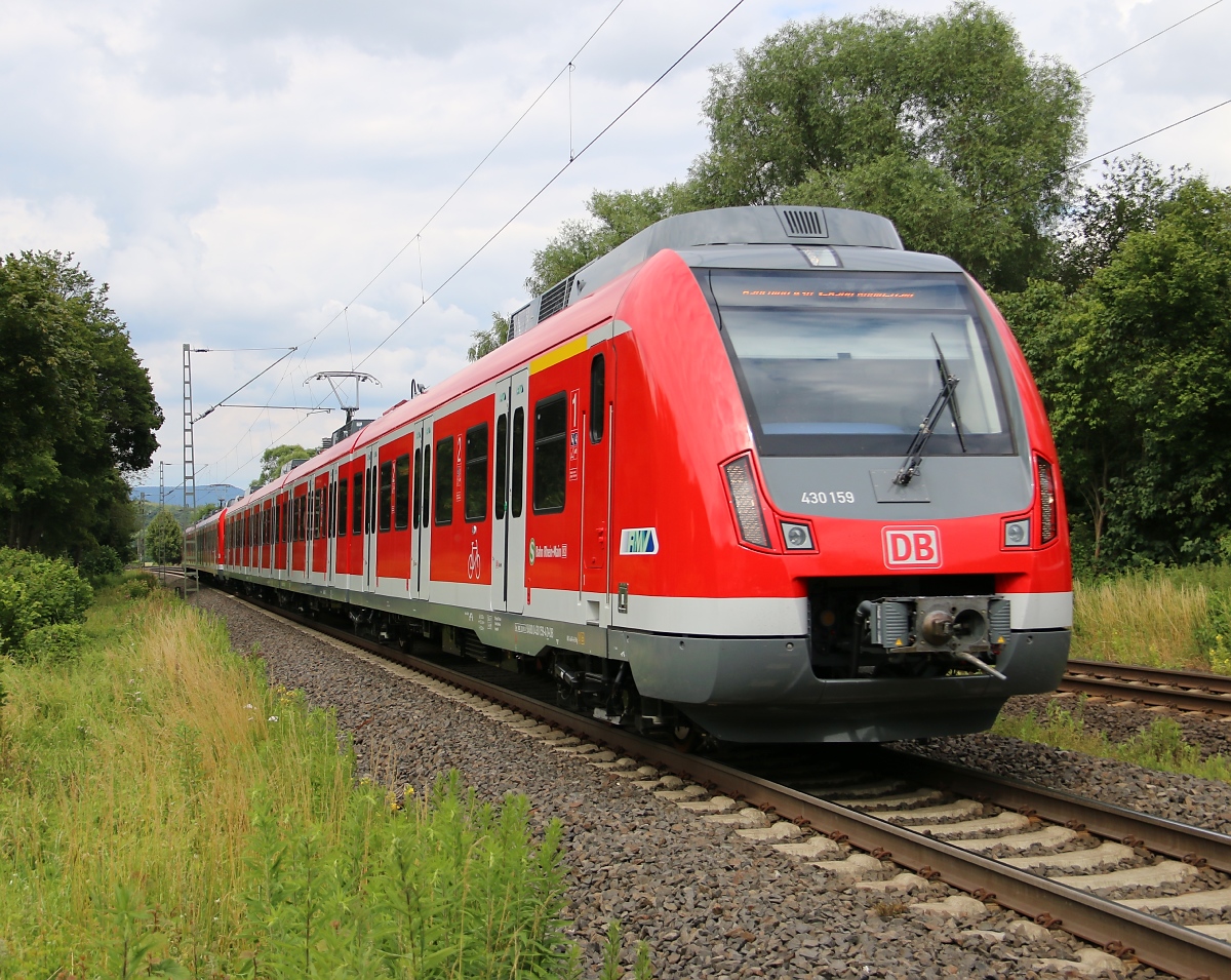 Weit ab vom Einsatzgebiet konnten am 26.06.2014 diese beiden 430er (430 159 zuvorderst) der S-Bahn Rhein-Main auf der Fahrt nach Süden abgelichtet werden. Aufgenommen in Wehretal-Reichensachsen.