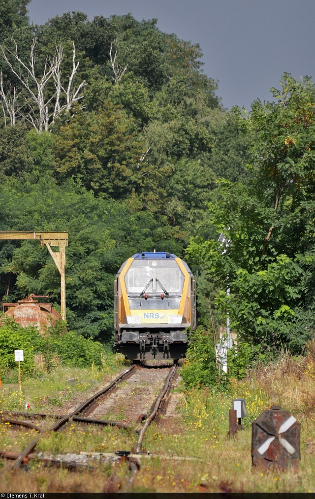 Weit hinten im Grün hat sich 264 009-2 (Voith Maxima 40 CC) bei der STRABAG BMTI Rail Service GmbH in Haldensleben versteckt.
Tele-Aufnahme vom offenen Bahnübergang Schützenstraße.

🧰 Nordic Rail Service GmbH (NRS)
🚩 Bahnstrecke Glindenberg–Oebisfelde (KBS 308)
🕓 26.8.2021 | 10:26 Uhr