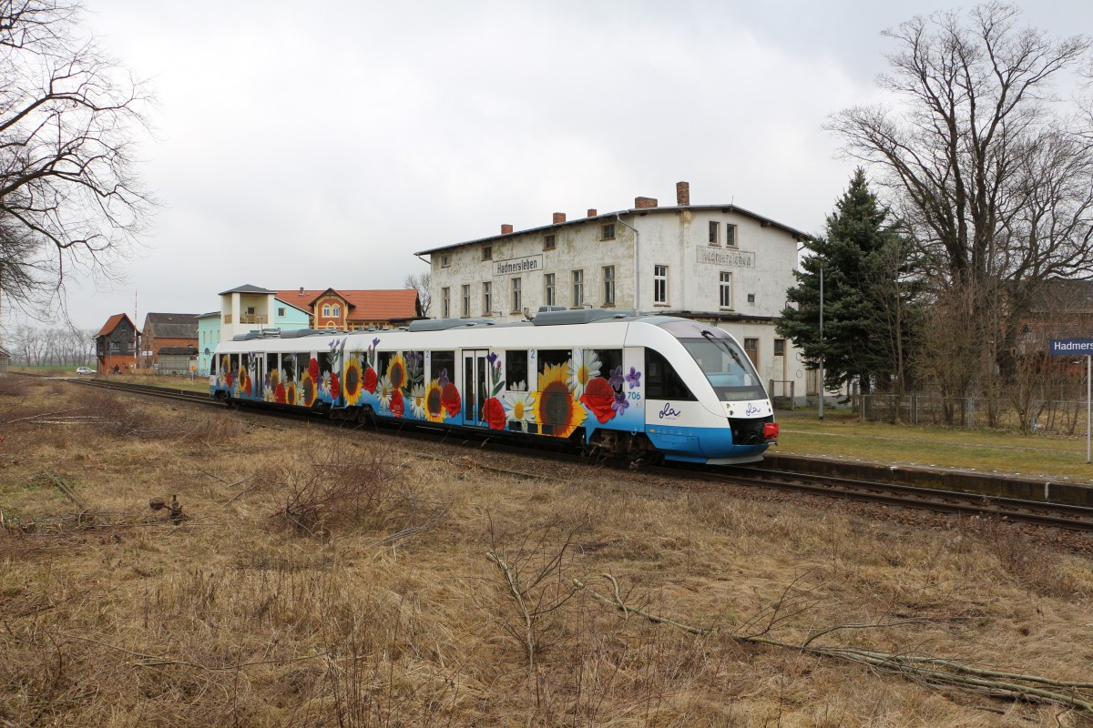 Weit weg von seinem ehemaligen Einsatzgebiet befährt EX Ola VT 706 die Strecke Oschersleben-Magdeburg mit einem kurzem Zwischenhalt in Hadmersleben am 11.03.2015