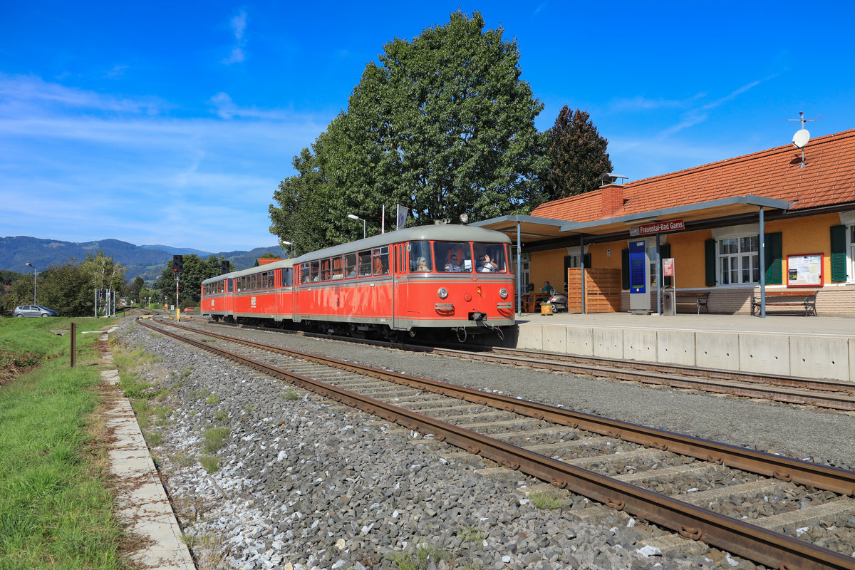 Weiter ging die  Rundreise  über das erste Teilstück der Koralmbahn nach Graz. 
Hier bei Frauental Bad Gams zeigt der gute alte Blitz was er kann. 
12.09.2018