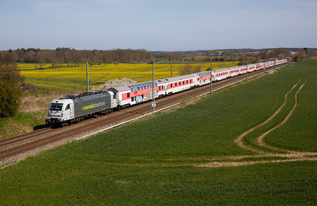 Weitere 17 ex City Nightline Wagen wurden am 01.05.2023 von Mukran nach Dresden mit der Rail Adventure 183 500 gebracht. Aufgenommen bei Bergen (Rügen).
