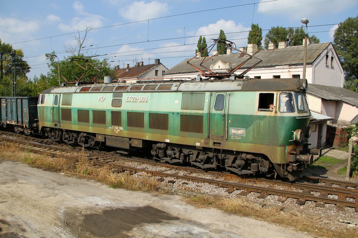 Weiterfahrt für die ET22-909 in Deblin Polen, am 8.9.16.