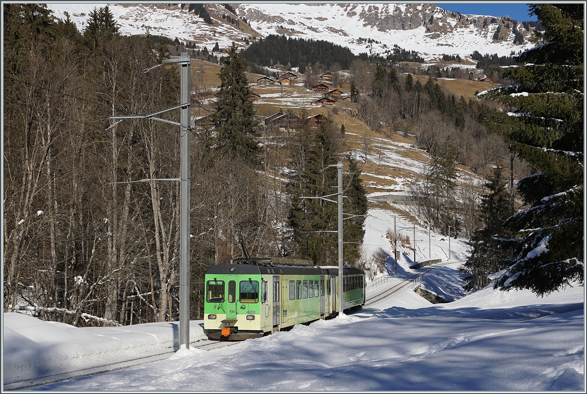 Weiterhin pendelt der ASD BDe 4/4 403 mit seinem Bt 431 zwischen Le Sépey und Les Diablerets im Inselverkehr hin und her, hier ist der Zug kurz nach Vers l'Eglise auf dem Weg nach Les Diablerets. 

25. Januar 2022