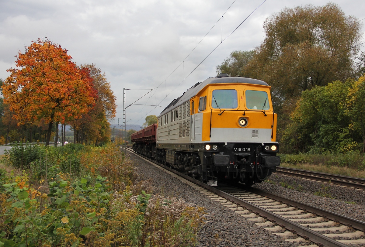 Welch eine Freude: am 20.10.2013 kam die SGL 232 446-5 (V300.18) mit ein paar Schotterwägelchen in Richtung Süden durch Wehretal-Reichensachsen.
