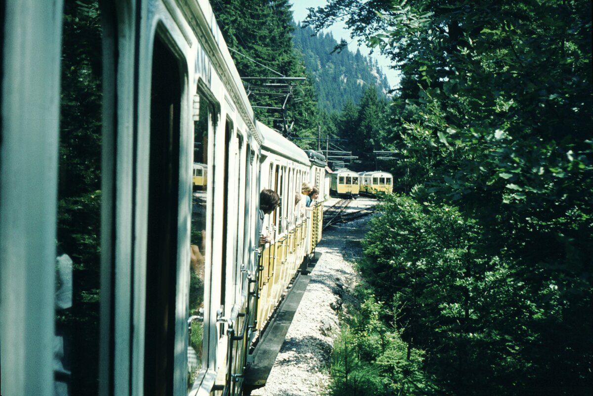Wendelstein Zahnradbahn_ Ganz schön was los im Gebirg'__16-08-1973
