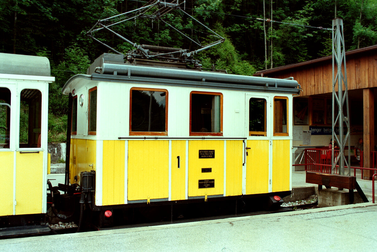 Wendelsteinbahn im Sommer 1984, Talbahnhof Brannenburg-Waching, Zahnradlok Nr.1 und Vorstellwagen. Lok Nr.1 von 1911 befindet sich mittlerweile als Ausstellungsst�ck in der Lokwelt Freilassing 
