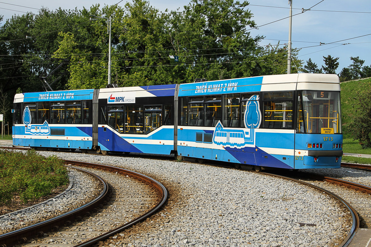 Wendeschleife Pilczyce am 21.07.2016. Wagennummer 2713 auf der Linie Nr 5.