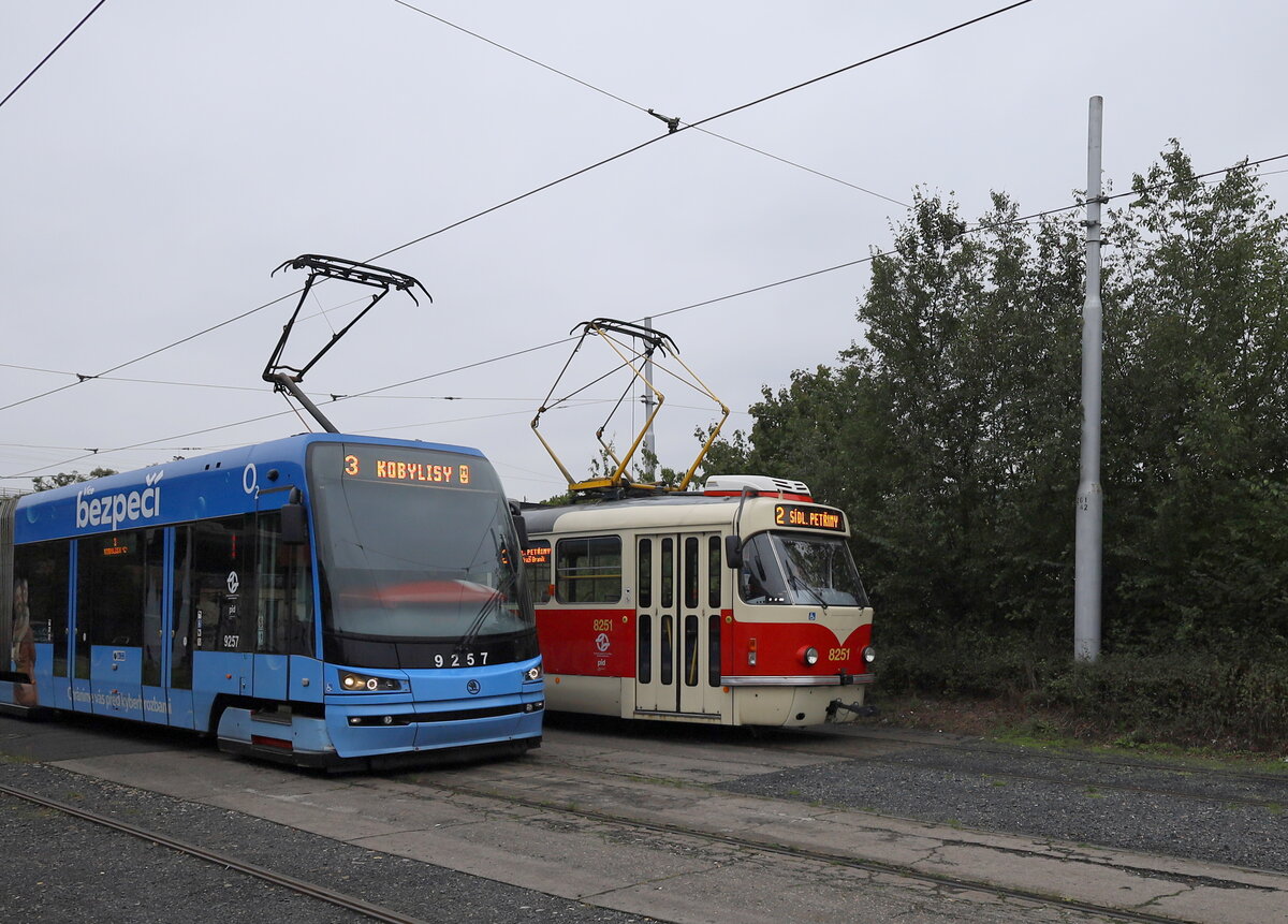 Wendeschleife Praha Branik , alt und neu, TW Linie 2 und Linie 3.
26.09.2025 12:08 Uhr , Praha Branik.