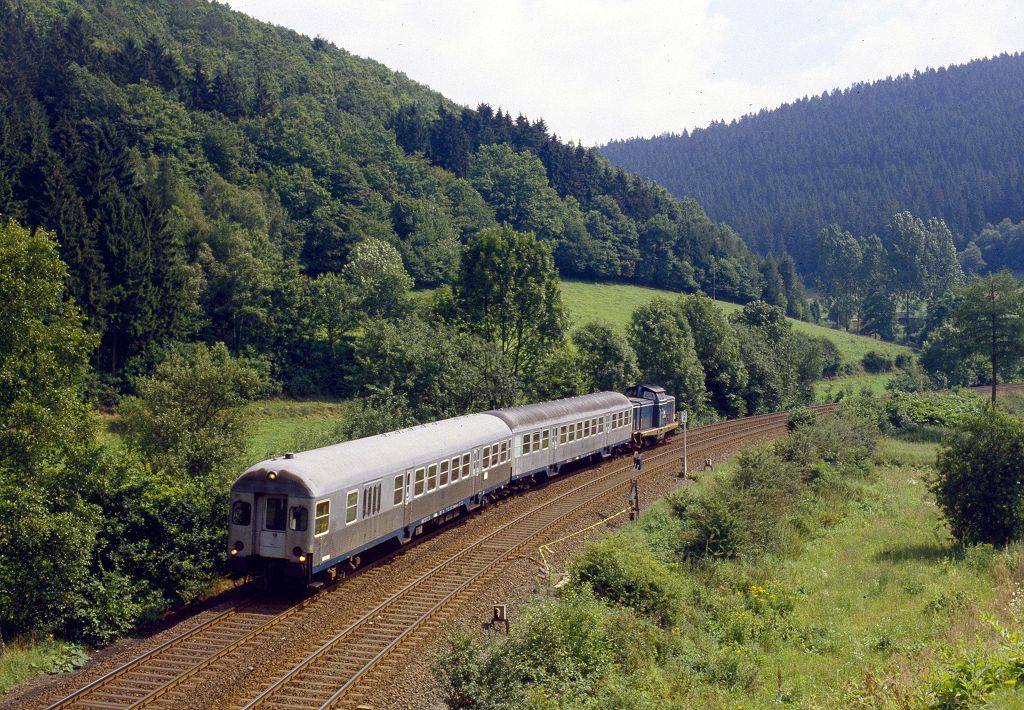 Wendezug nach Hagen in Höhe des Einfahrsignals Bf. Rummenohl am 09.05.1986