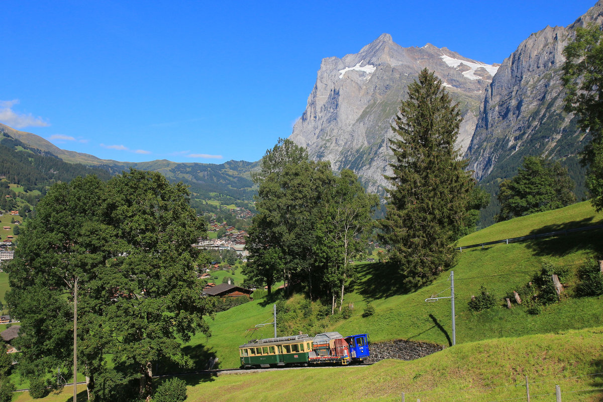 Wengernalpbahn Güterzug mit Triebwagen 109 und dem schwer beladenen Güter-Steuerwagen X 770 oberhalb Grindelwald, 3.September 2019 