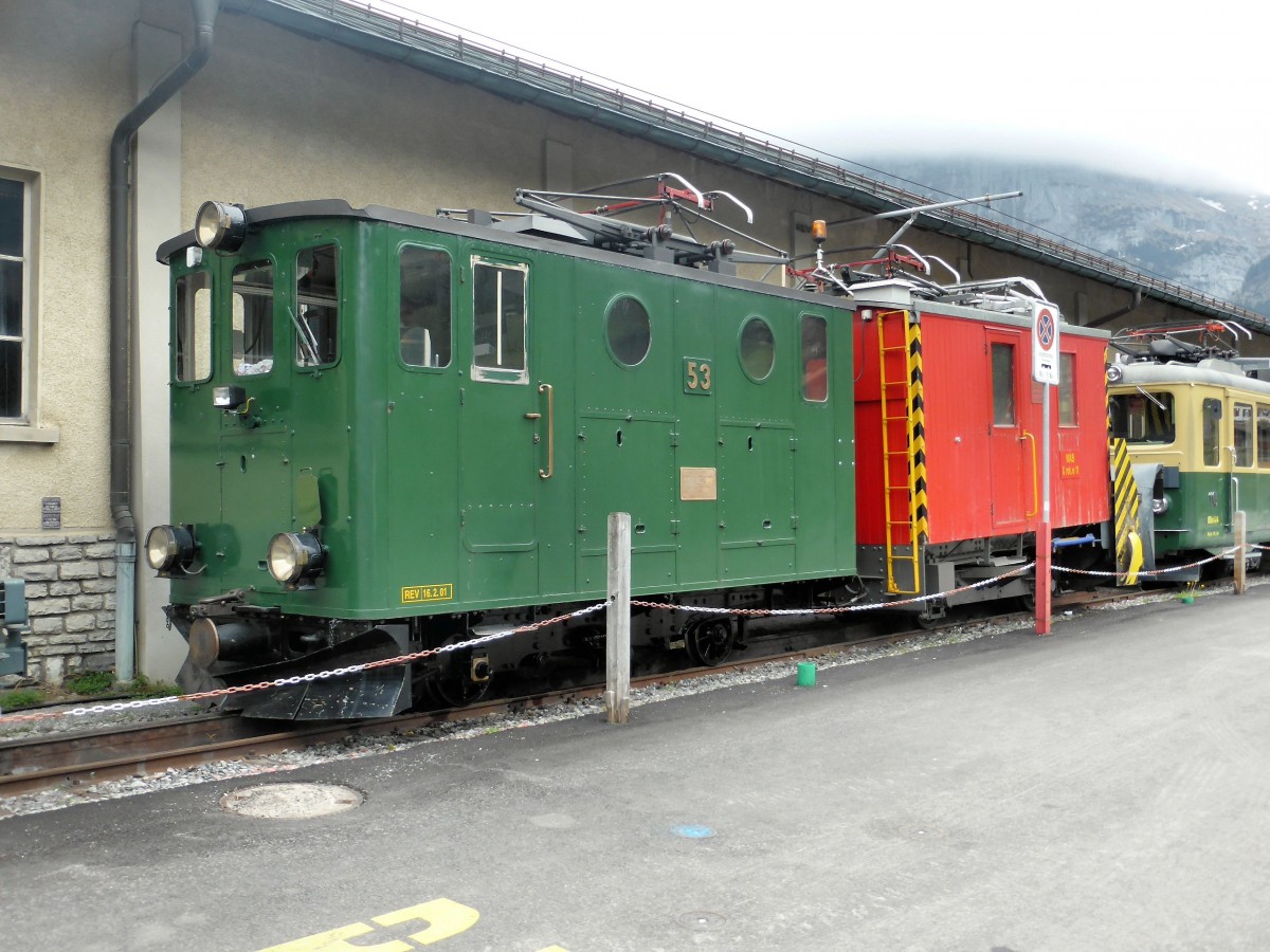Wengernalpbahn Lok 53 steht mit der alten Schneeschleuder in Grindelwald Grund, 21.April 2014. 
