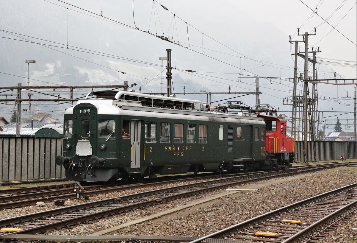 Wenige Minuten nach der Abfahrt der beiden Dampfzüge rangieren SBB Historic Tem II 277 und die  kalte  BDe 4/4 1646  Schwalbe  im Bahnhof Erstfeld ins Depot.

20. März 2018
