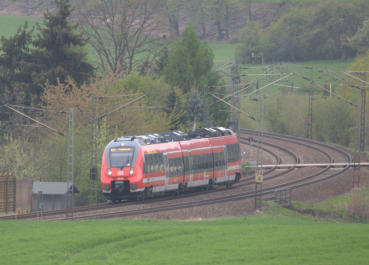 Wenige Sekunden vor dem Hamster auf Bild  ID 1010068 kommt ein dreiteiliger Hamster aus Richtung Priestwitz. Schade, keine Begegnung. 25.04.2017 17:39 Uhr.