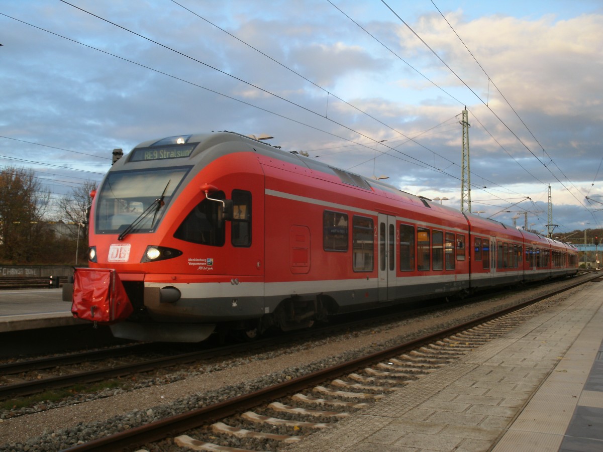 Wenige Stunden vor dem Orkansturm  Christian  stand 429 027,am 27.Oktober 2013,noch in der Herbstsonne in Bergen/Rgen.