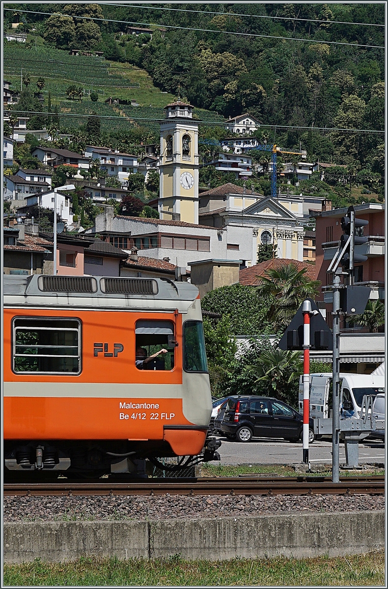 Wenn in wenigen Monaten die letzten  Manderindli  abgestellt werden, verliert die Schweiz auch eine Mitte der 80er modern gewordene orange Farbgebung, welche neben vielen Privatbahnen auch bei den SBB RIC Abteilwagen für Abwechslung sorgte.

Ein  Abschiedsbild  der etwas anderen Art aus Agno. 

23. Juni 2021