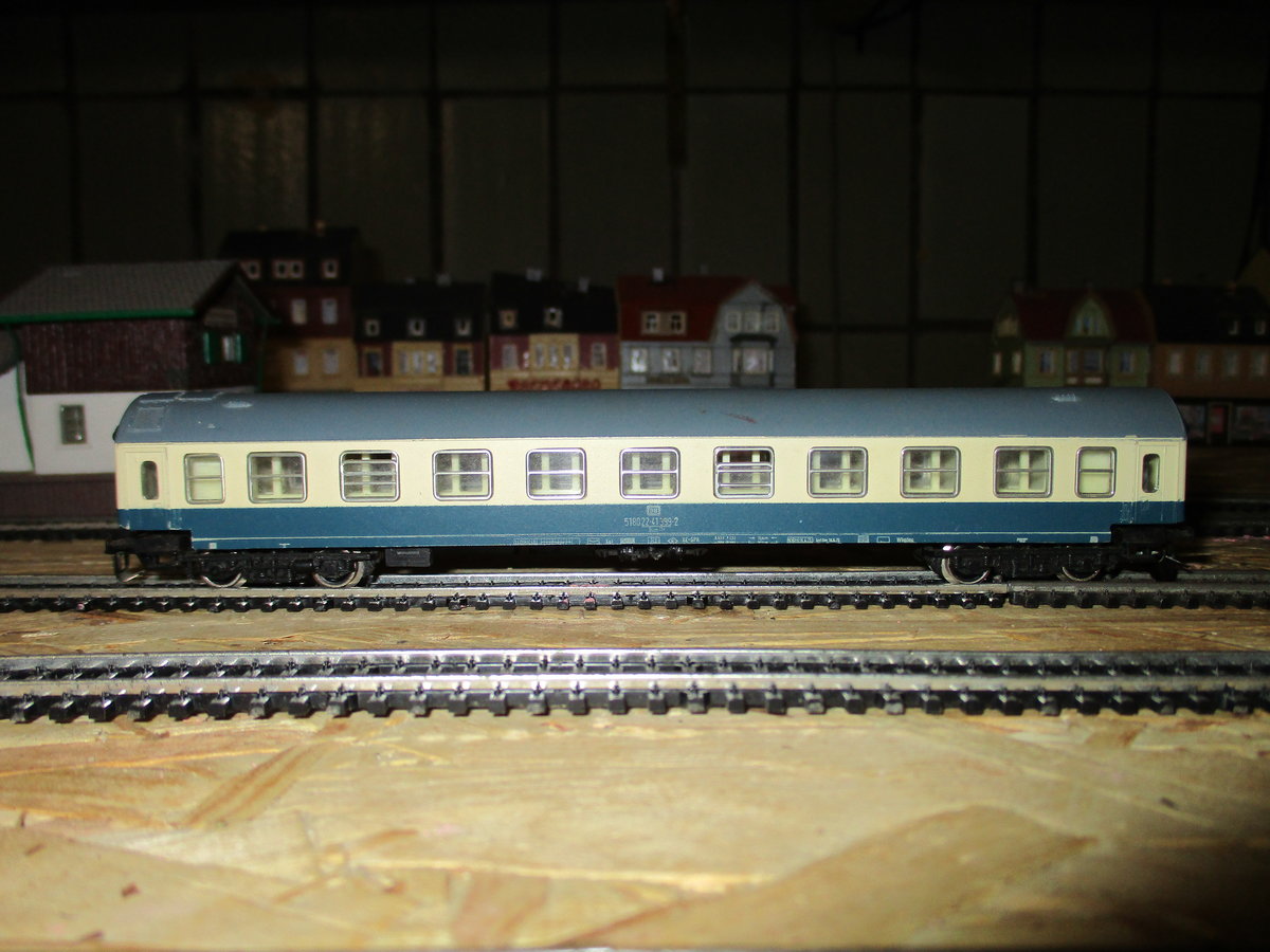 Wer diesen DB Wagen in seinem Modellbahnbestand hatte,konnte auch in TT DB-Züge einsetzen.Der Wagen stammt von den Berliner TT-Bahnen.