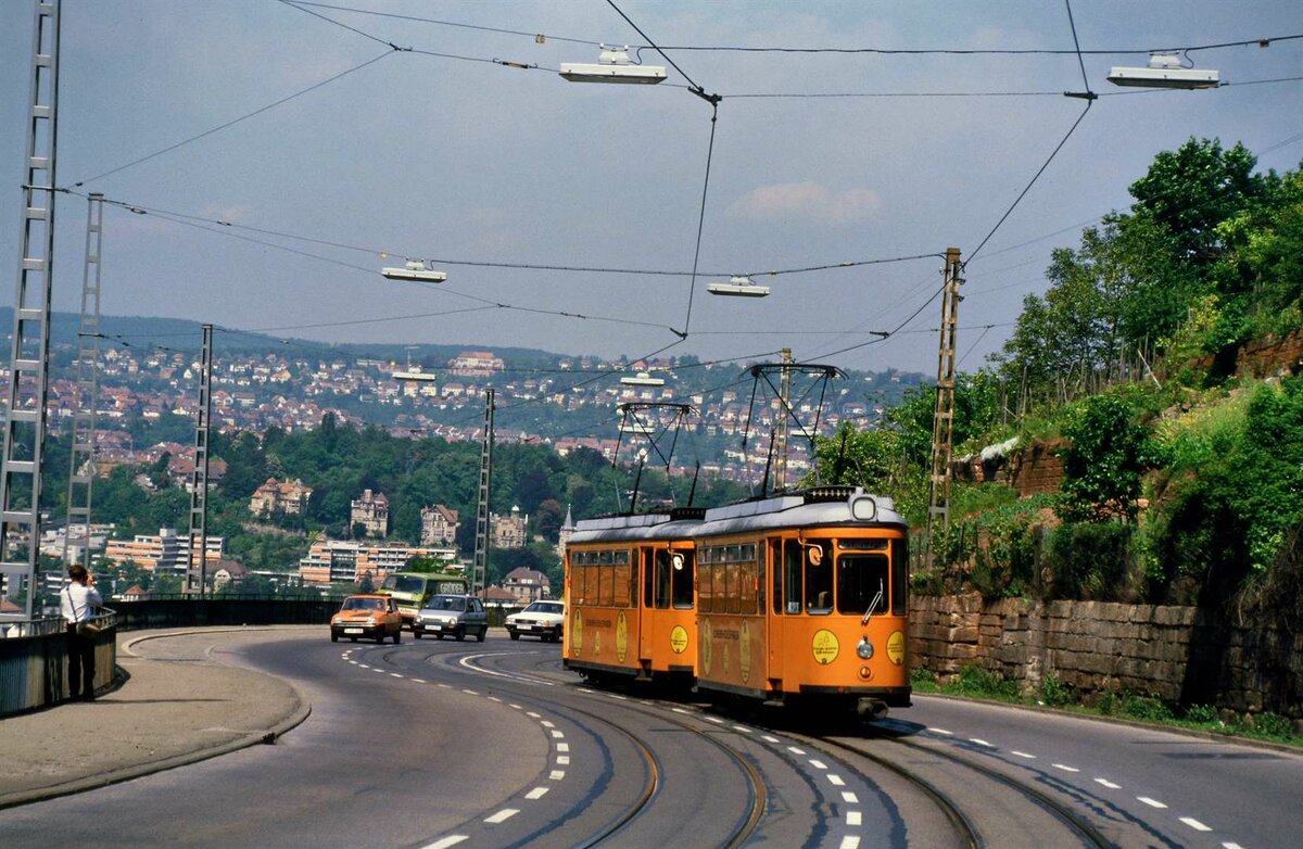Wer Stuttgart erfahren wollte, nutzte eine Straßenbahnlinie über die Neue Weinsteige. Auch ATWs, wie ATW 2002 und 2003, nutzten oft den Weg hoch über der Stadt.  