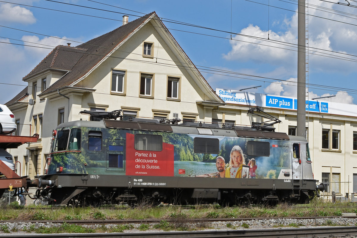 Werbe Lok 420 270-1 durchfährt den Bahnhof Pratteln. Die Aufnahme stammt vom 21.04.2021.