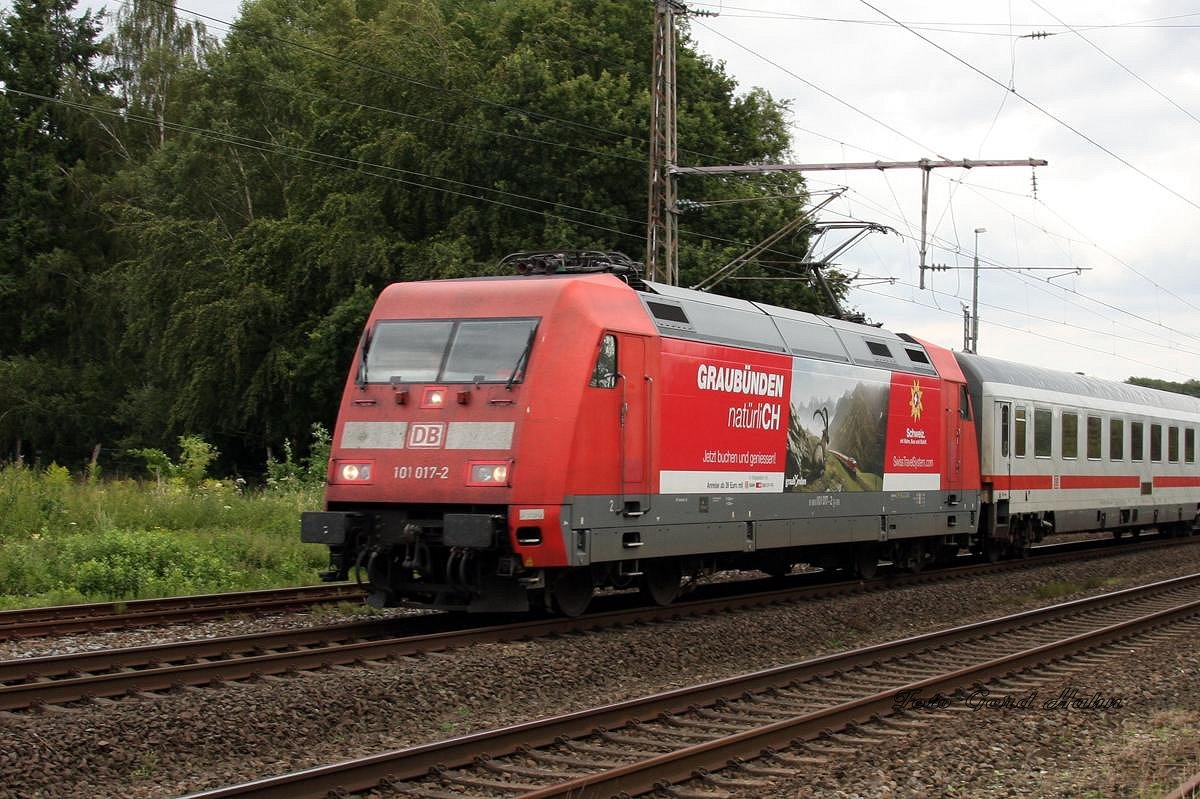 Werbelok 101017  Graubünden  bespannte am 11.8.2014 den IC 144 nach Schiphol, hier bei der Durchfahrt um 15.44 Uhr in Westerkappeln - Velpe.
