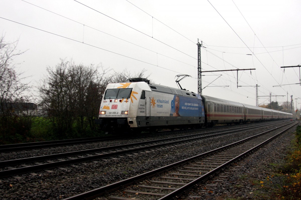 Werbelok der DB 101055 Schauinsland kam bei miesem Regenwetter am 10.11.2015 um 10.02 Uhr mit dem IC 141 nach Berlin durch den Bahnhof Lotte bei Osnabrück.