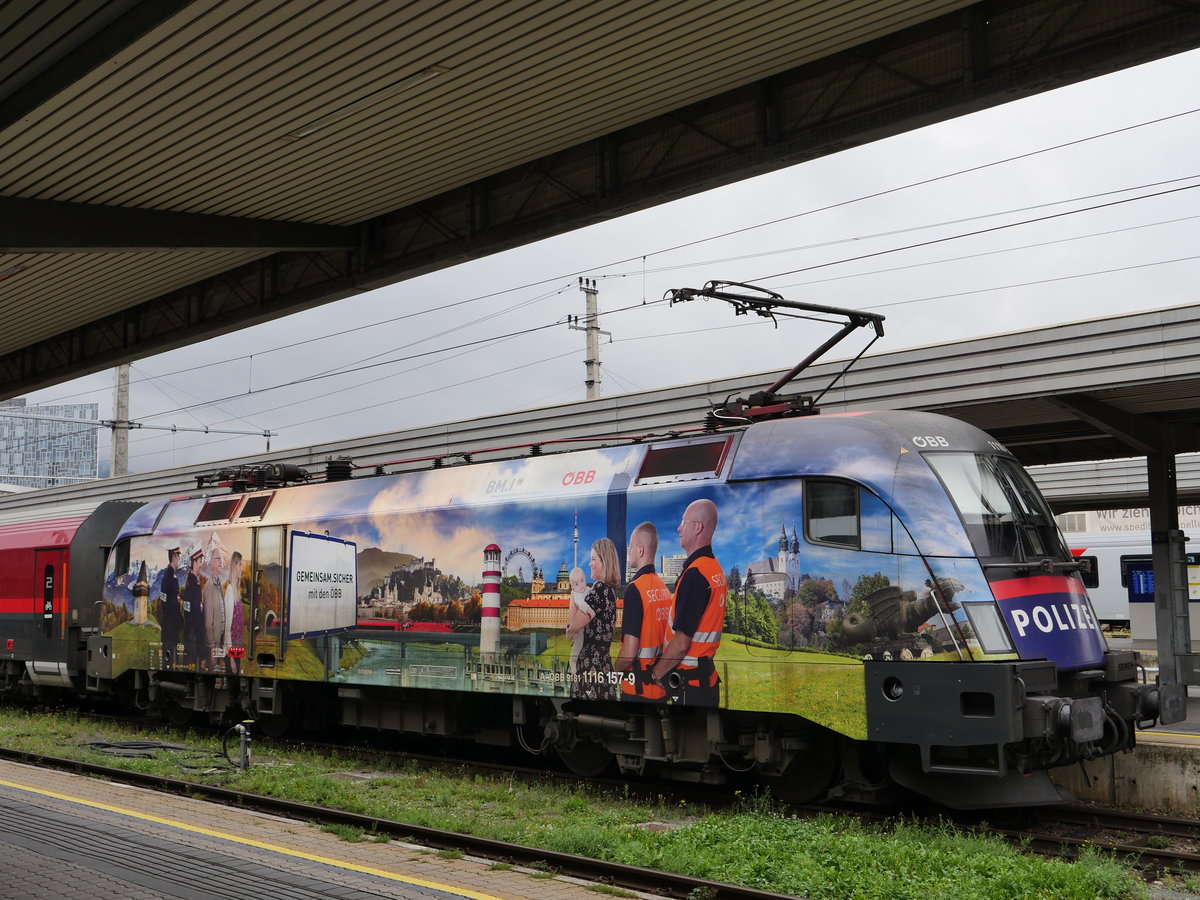 Werbelok POLIZEI A-ÖBB 9181 1116 157-9 am Zugende des Railjet RJ 865 Bregenz - Wien; Innsbruck Hbf, 06.09.2019
