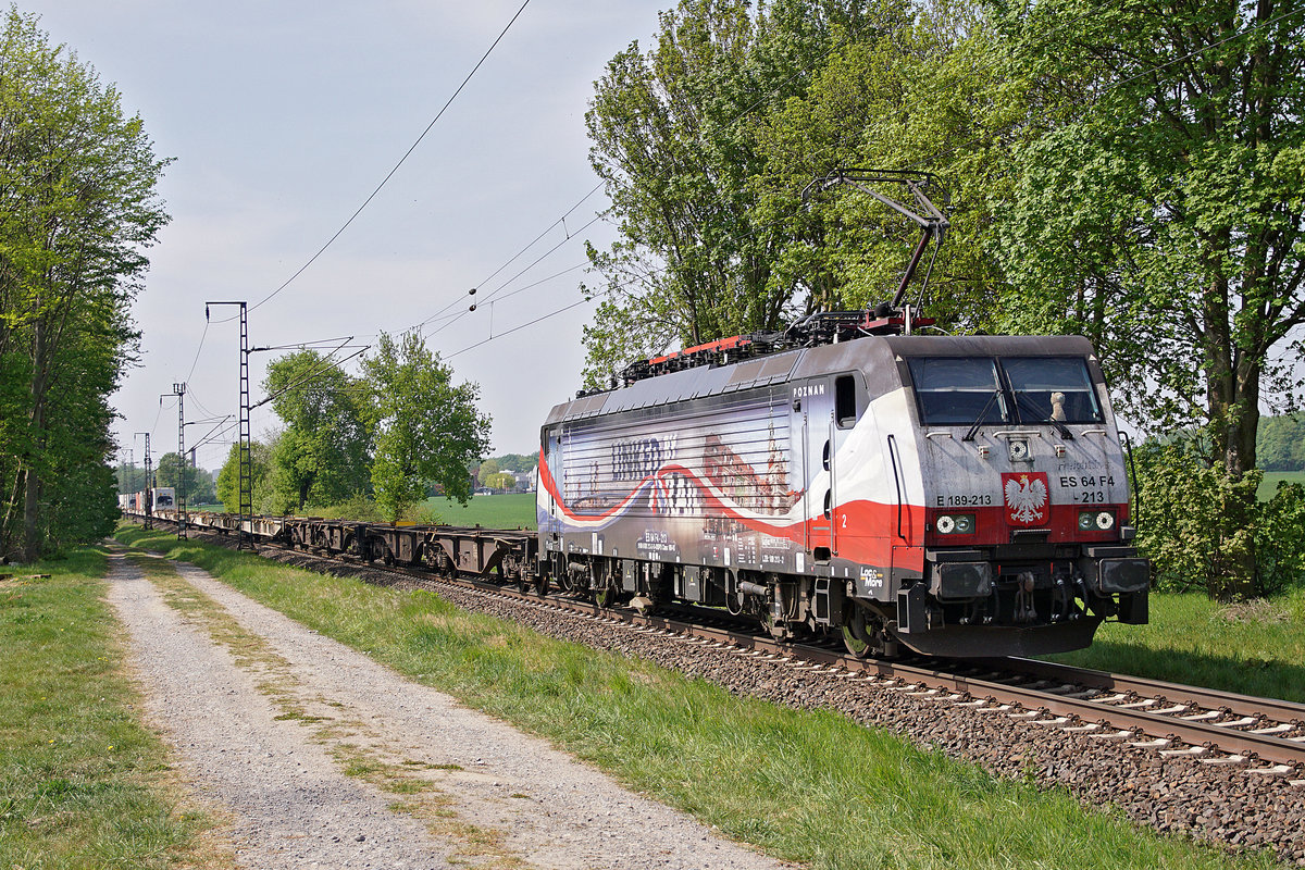 Werbelokomotive E 189-213 mit Güterzug am 24.04.2020 in Boisheim.
