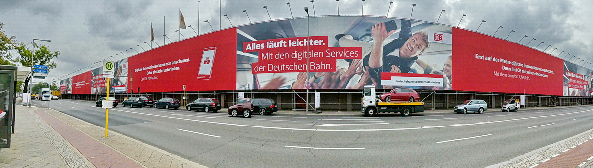 Werbeplakat der DB zur InnoTrans 2018 (18.-21.September). Angebracht ist das Mega Poster an der AVUS Tribühne. Foto: Im September 2018 