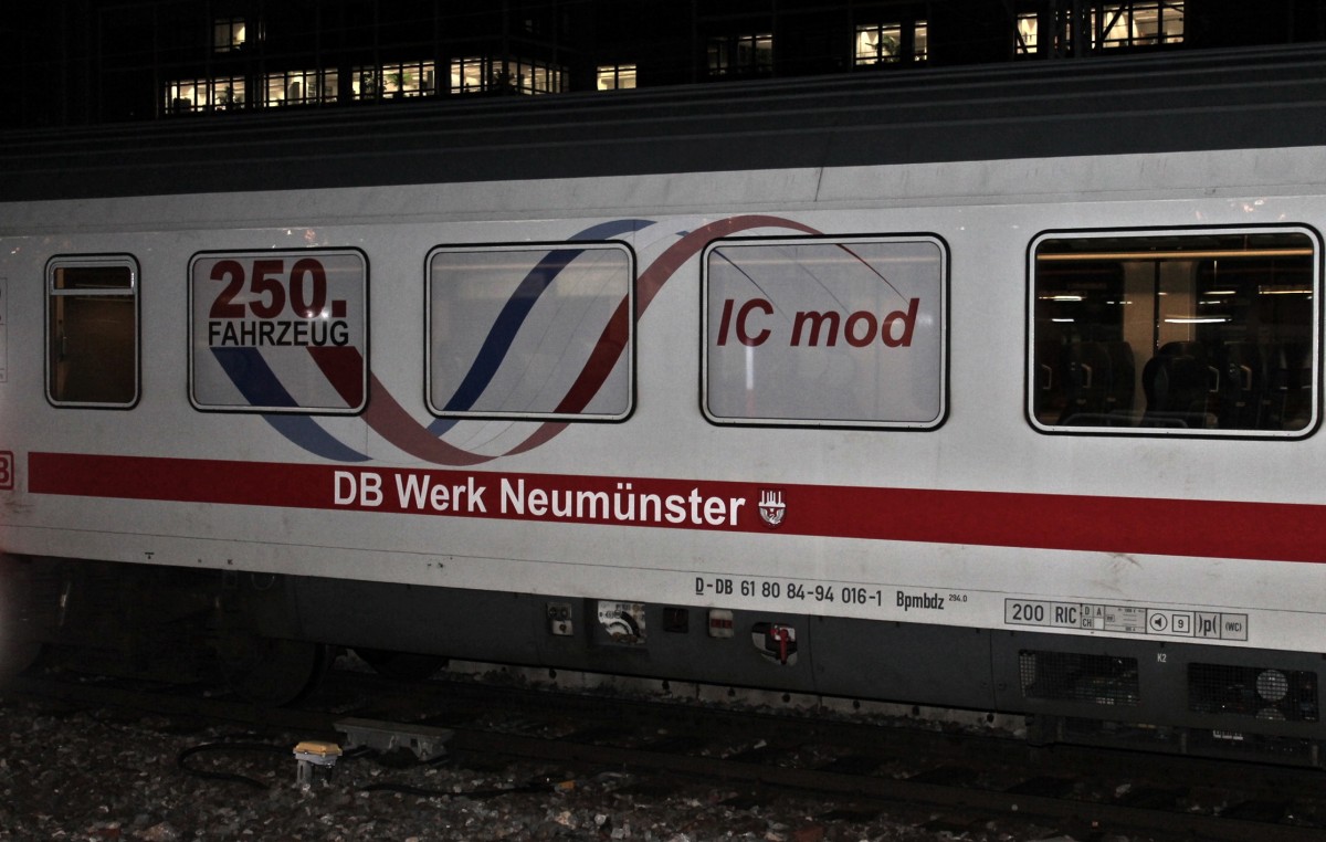 Werbung des D-DB 61 80 84-94 016-1  250 IC Mod DB Werk Neumünster  am 07.01.2014 in einem IC nach Köln Hbf eingereiht in Stuttgart Hbf.